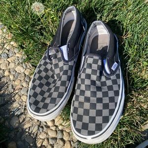Mens Vans Sz 9 checkerboard slip on grey & black